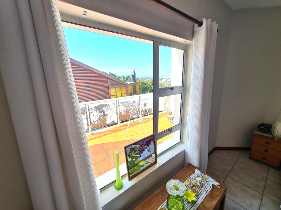 5 Bedroom Property for Sale in Wavecrest Eastern Cape